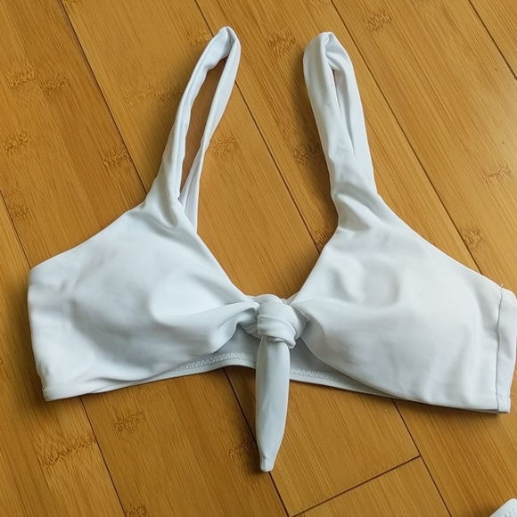 Bikini - Picture 3 of 4